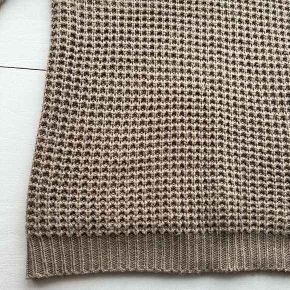 Forever 21 Sweater - Picture 5 of 10